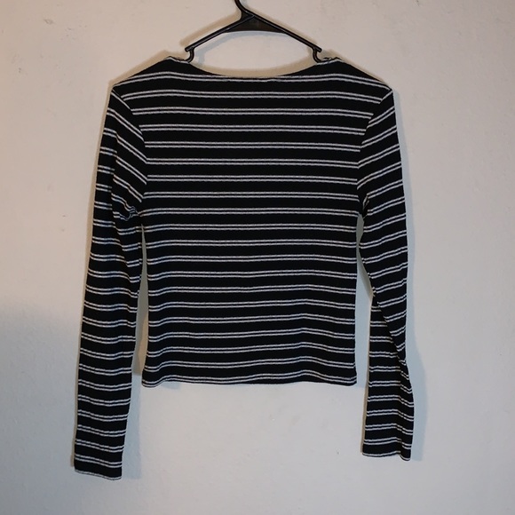 Arizona jean company size medium black a white crop top with zipper. - Picture 2 of 4